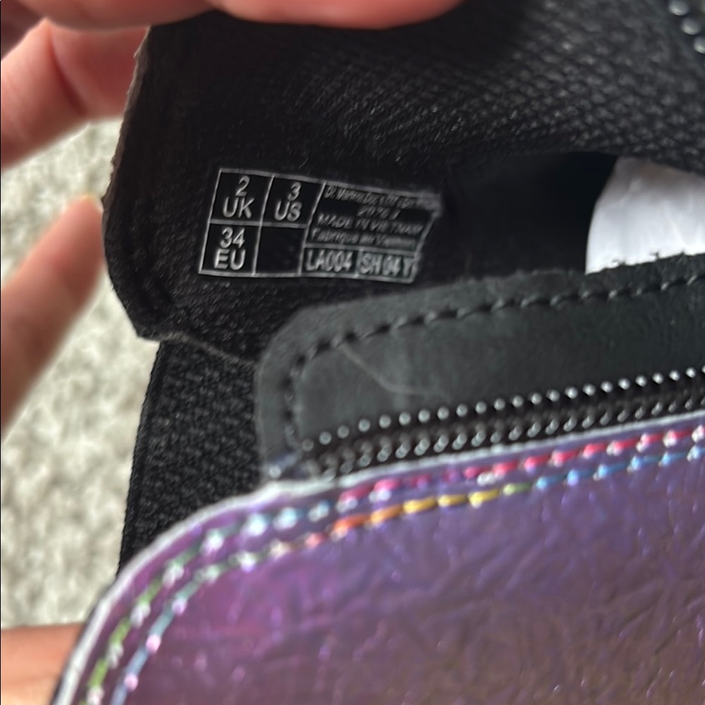 Dr. Martens Iridescent Boots (kids) - Picture 4 of 4